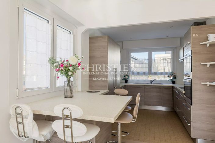 Image No.17-4 Bed House for sale