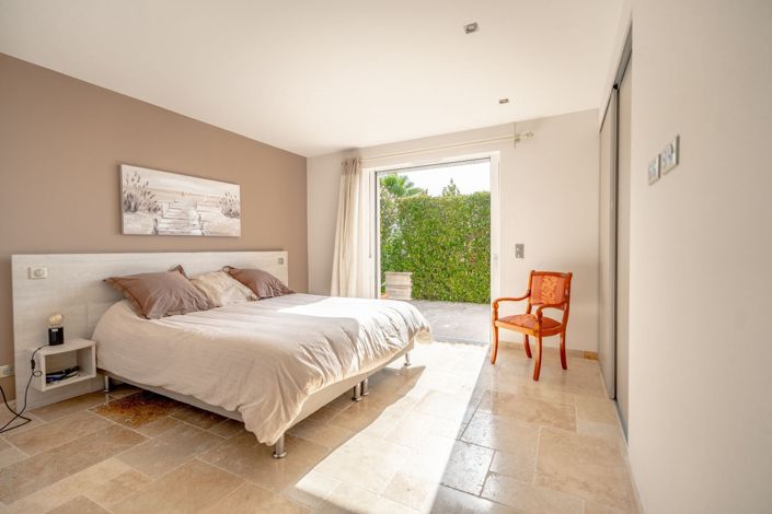 Image No.16-4 Bed House for sale