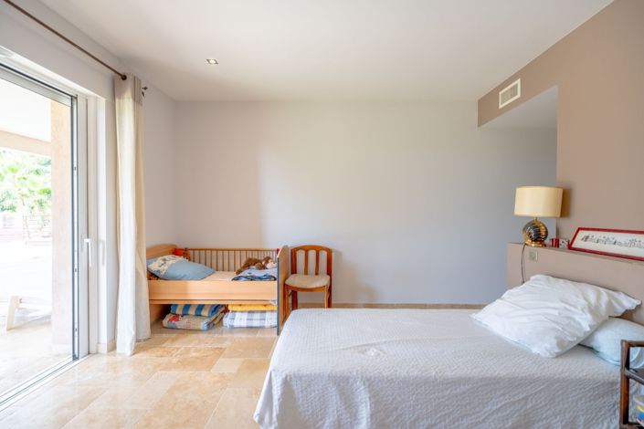 Image No.17-4 Bed House for sale