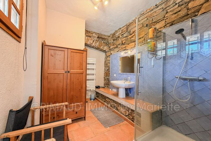 Image No.17-5 Bed House for sale