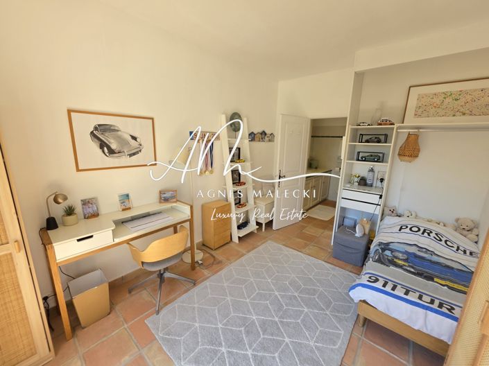 Image No.8-4 Bed House for sale
