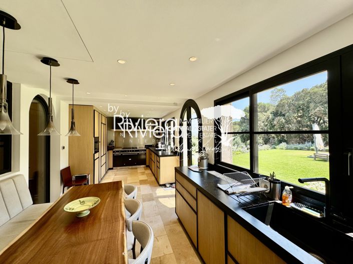 Image No.16-5 Bed House for sale