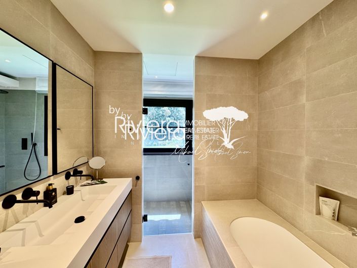 Image No.30-5 Bed House for sale