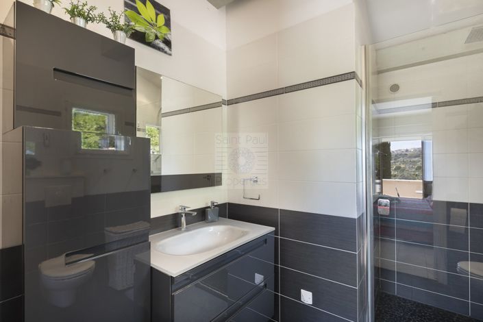 Image No.11-3 Bed House for sale