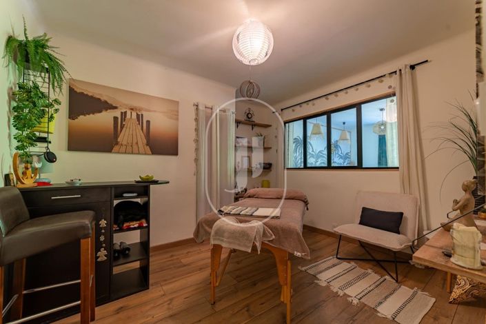 Image No.6-4 Bed House for sale
