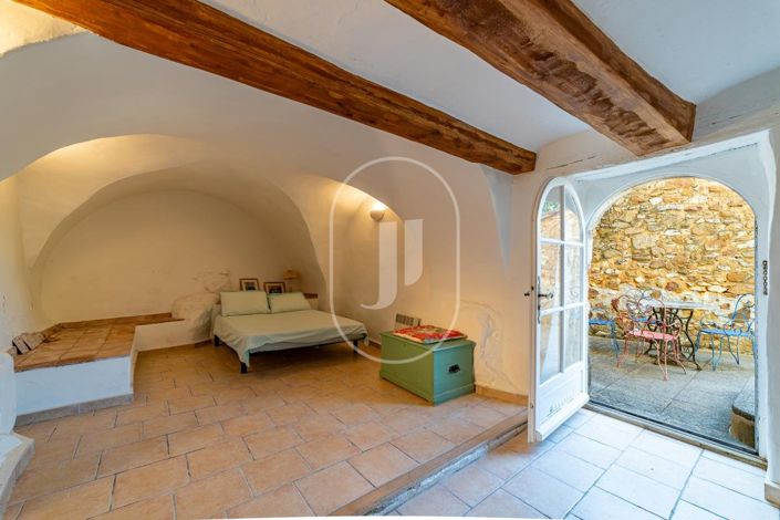 Image No.9-4 Bed House for sale