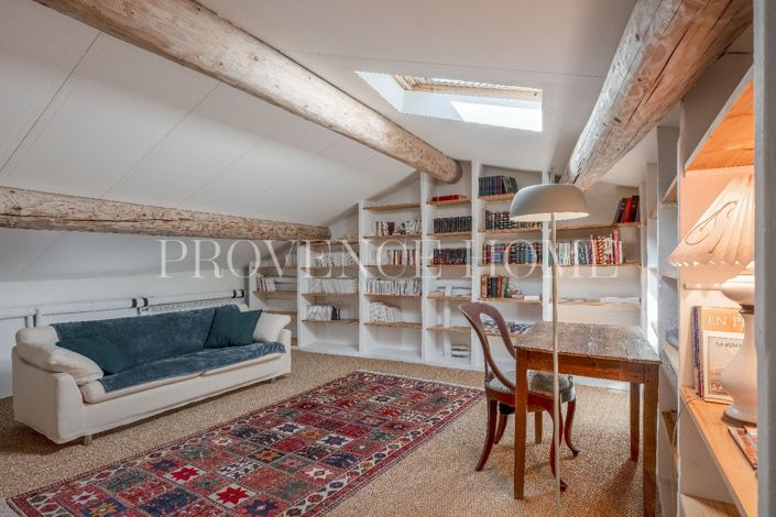 Image No.10-5 Bed House for sale