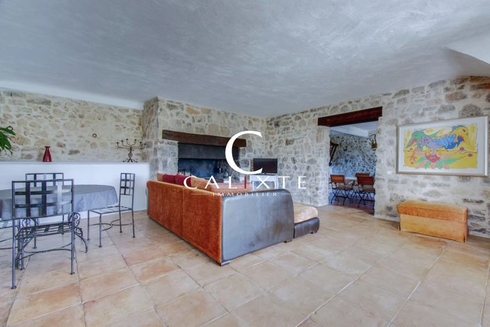 Image No.19-9 Bed Property for sale