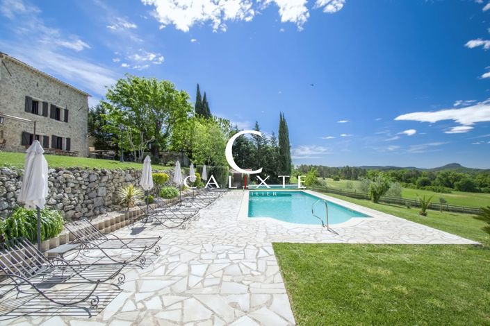 Image No.2-9 Bed Property for sale