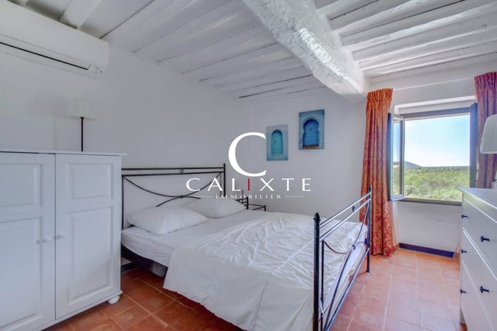 Image No.20-9 Bed Property for sale
