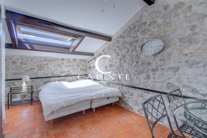 Image No.23-9 Bed Property for sale