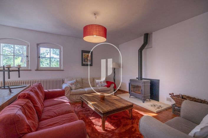 Image No.10-5 Bed House for sale