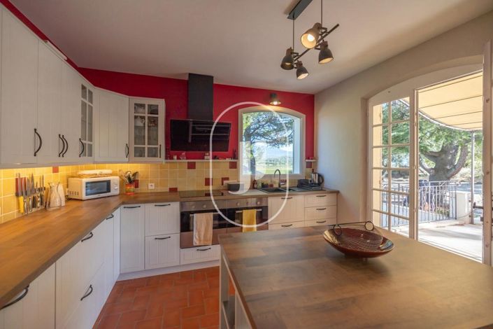 Image No.11-5 Bed House for sale