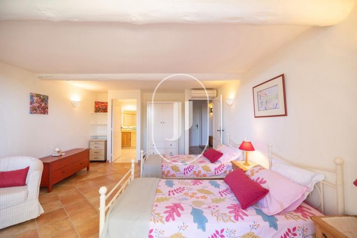 Image No.21-5 Bed House for sale