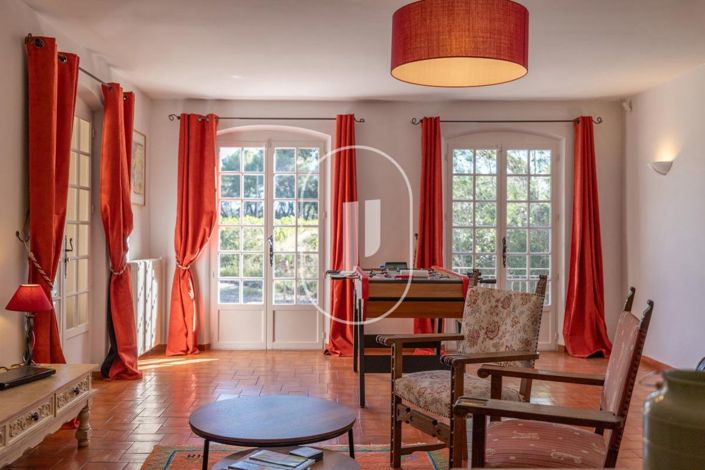 Image No.9-5 Bed House for sale