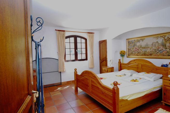 Image No.11-3 Bed House for sale