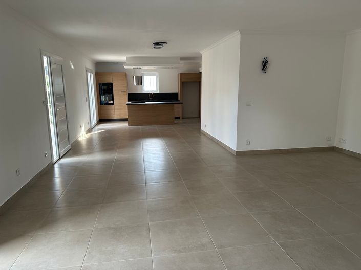 Image No.4-5 Bed House for sale