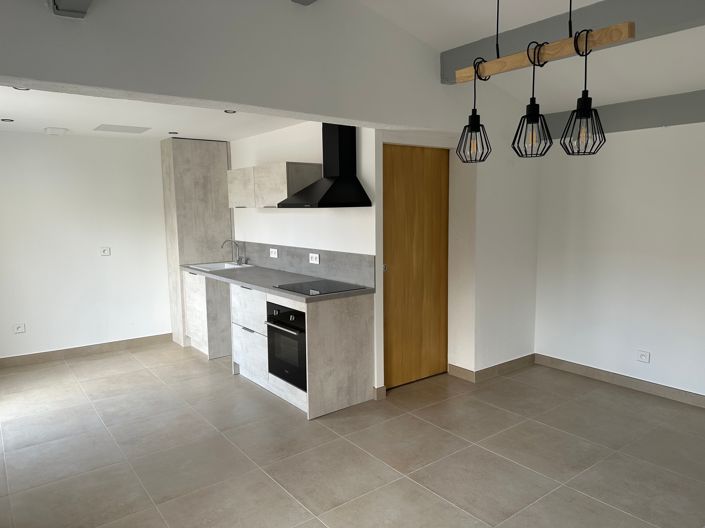 Image No.8-5 Bed House for sale