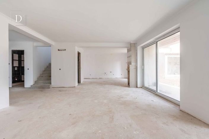Image No.10-3 Bed House for sale