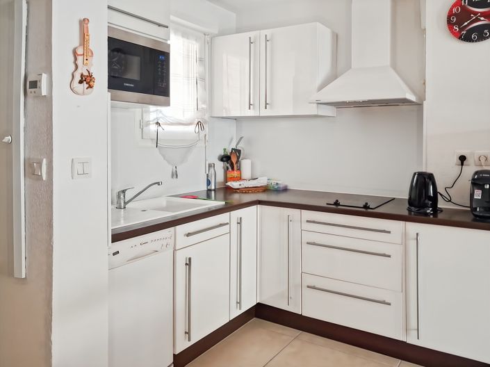 Image No.8-2 Bed House for sale