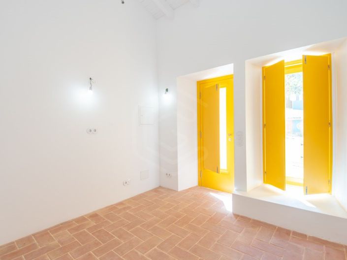 Image No.10-1 Bed House for sale