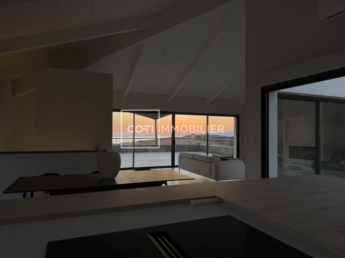 Image No.10-6 Bed House for sale
