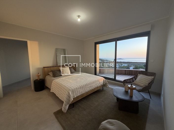 Image No.12-6 Bed House for sale