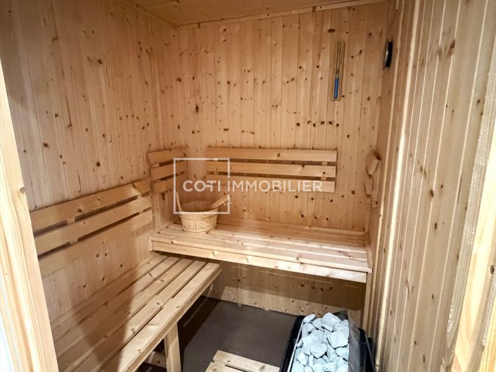 Image No.18-6 Bed House for sale