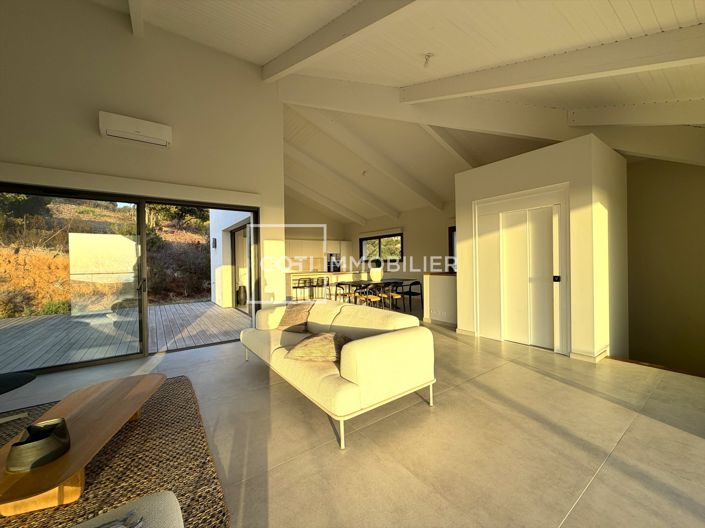 Image No.7-6 Bed House for sale