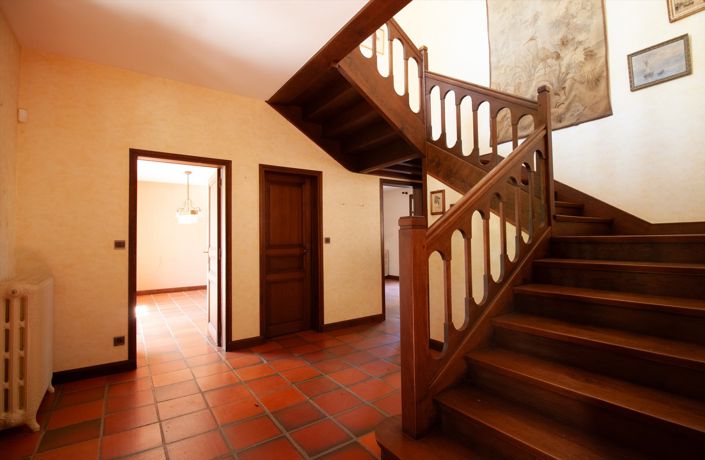 Image No.6-5 Bed House for sale