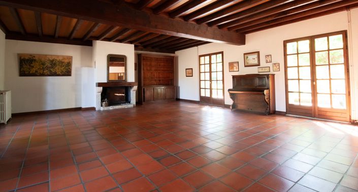Image No.8-5 Bed House for sale