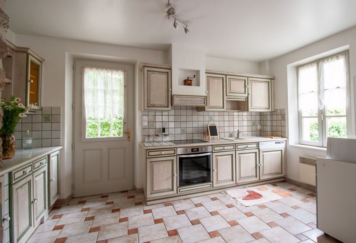 Image No.11-3 Bed House for sale