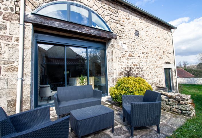 Image No.2-4 Bed House for sale