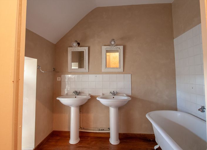 Image No.18-5 Bed House for sale