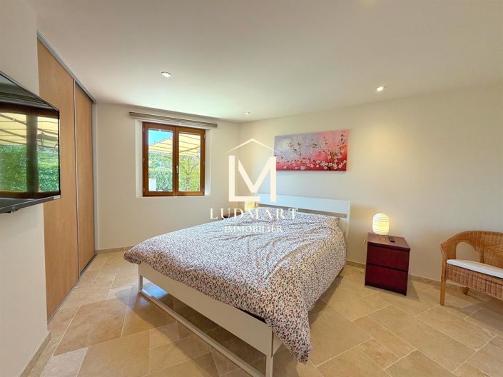 Image No.25-4 Bed House for sale