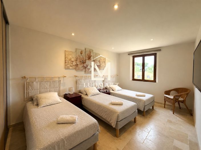 Image No.30-4 Bed House for sale