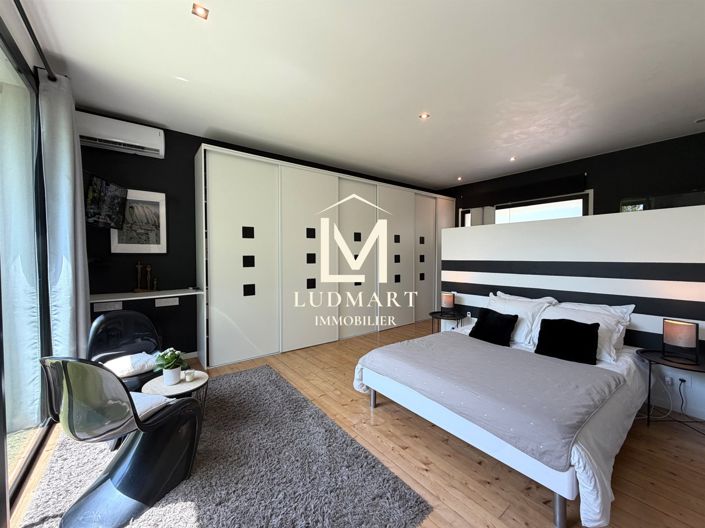 Image No.16-4 Bed House for sale
