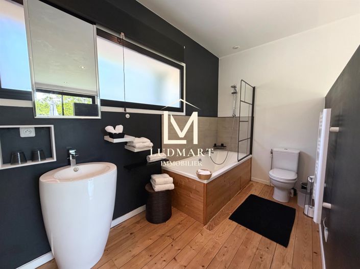 Image No.20-4 Bed House for sale