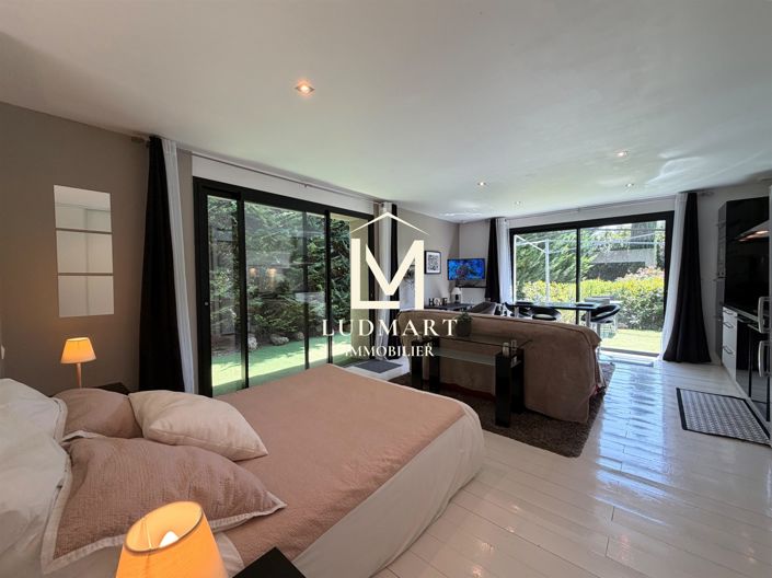 Image No.24-4 Bed House for sale