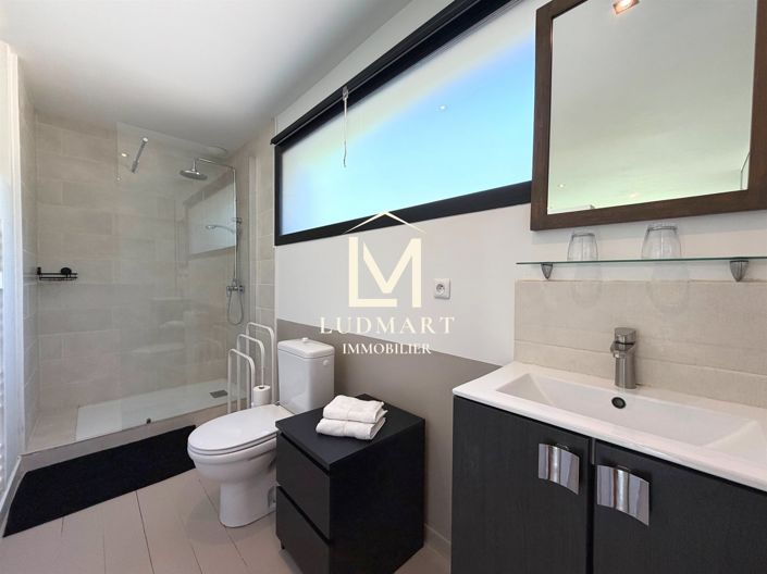 Image No.25-4 Bed House for sale