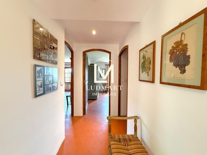 Image No.24-7 Bed House for sale