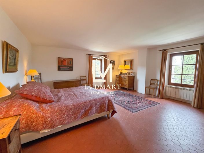 Image No.25-7 Bed House for sale