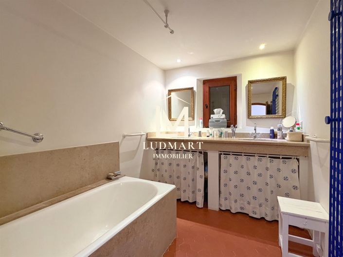 Image No.28-7 Bed House for sale