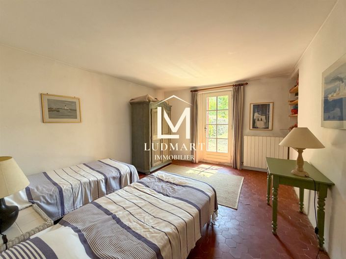 Image No.36-7 Bed House for sale