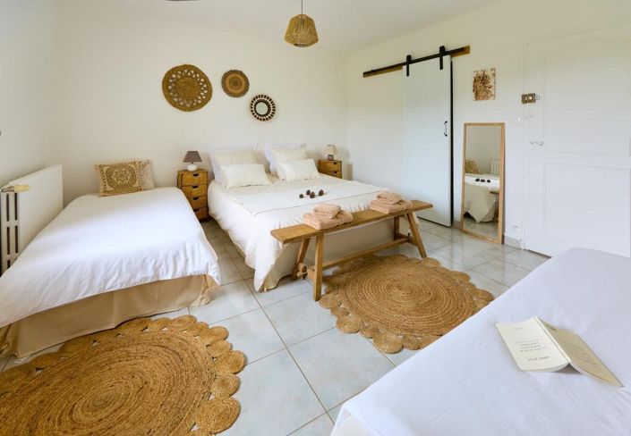 Image No.25-6 Bed House for sale