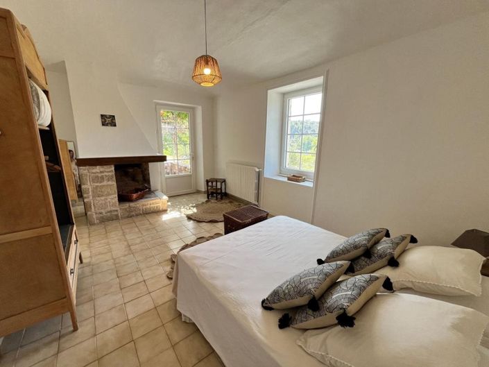 Image No.30-6 Bed House for sale