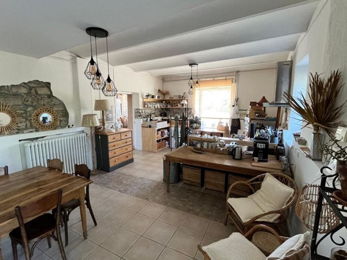 Image No.8-6 Bed House for sale