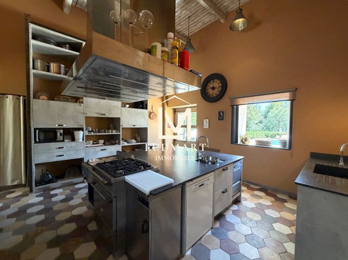 Image No.22-6 Bed House for sale
