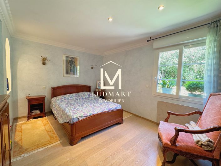 Image No.17-4 Bed House for sale