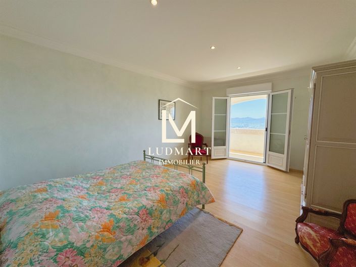 Image No.20-4 Bed House for sale